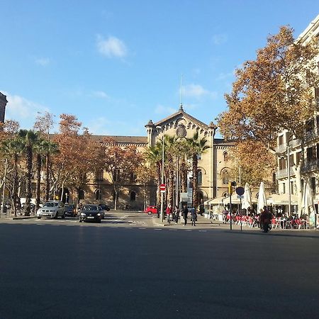 Estudios Pelayo Guest House Barcelona Bagian luar foto