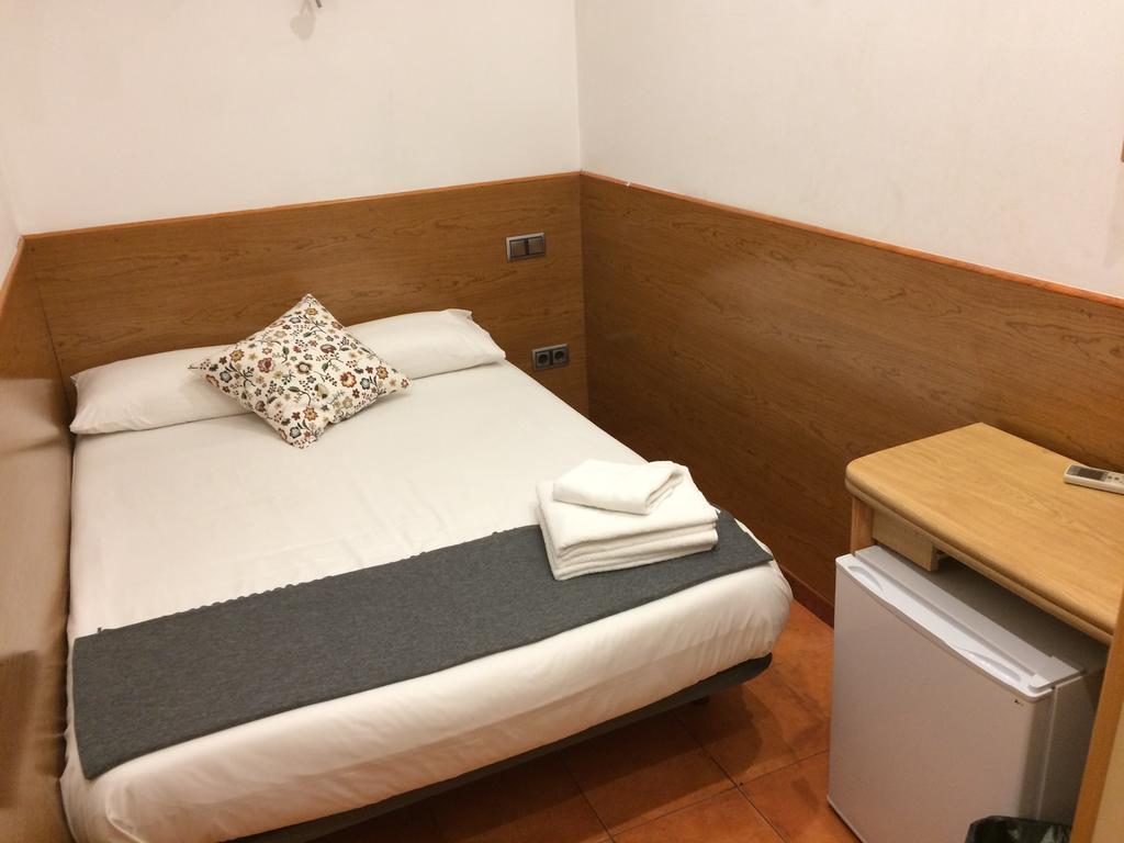 Estudios Pelayo Guest House Barcelona Bagian luar foto