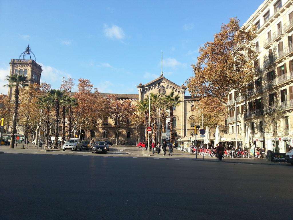 Estudios Pelayo Guest House Barcelona Bagian luar foto